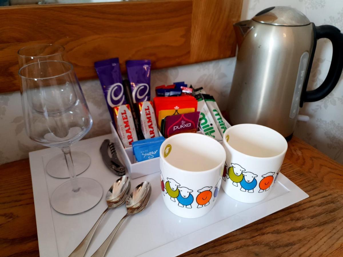 Strathmore Guest House (Adults Only) Кесвик Экстерьер фото